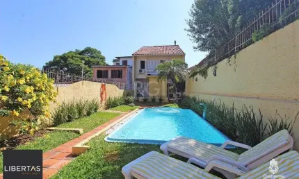 Casa para Venda - 240m², 5 dormitórios, sendo 1 suites, 3 vagas - Menino Deus