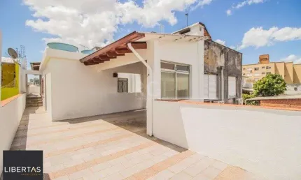Casa para Venda - 440m², 3 dormitórios, sendo 2 suites, 2 vagas - Cidade Baixa