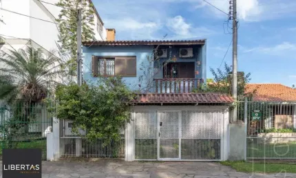 Sobrado para Venda - 241m², 4 dormitórios, sendo 1 suites, 1 vaga - Camaquã
