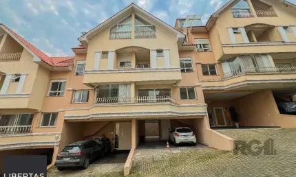 Casa em Condomínio no bairro Pedra Redonda - 5 dormitórios
