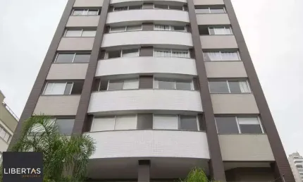 Apartamento de 3 quartos, suíte e 2 vagas de garagem Petrópolis em Porto Alegre.
