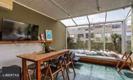 Bela cobertura com 3 quartos, incluindo 1 suíte, 2 vagas de garagem em localizaç