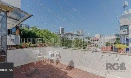 Vende-se excelente cobertura 2 quartos com suíte, 3 vagas de garagem com 156m² n