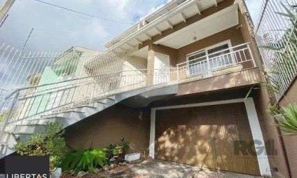 Vende-se belo sobrado com 3 quartos com suíte e 3 vagas cobertas - 182m² - Vila