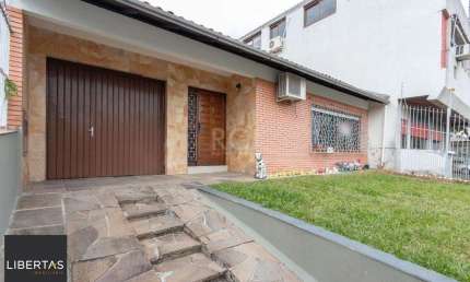 Casa para Venda - 160m², 3 dormitórios, sendo 2 suites, 3 vagas - Cristal
