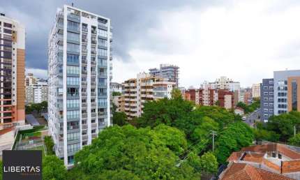Apartamento de 2 quartos, suíte e 2 vagas de garagem no bairro Menino Deus