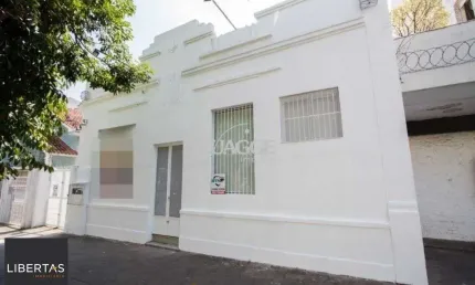 Casa comercial com aproximadamente 157m² privativos