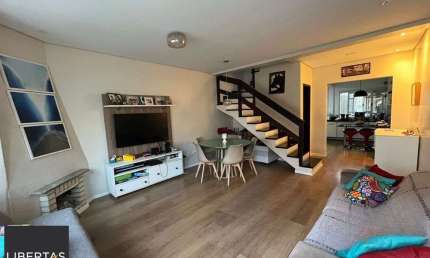 Casa triplex em condomínio no Ecoville com 2 suítes