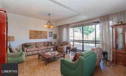 Apartamento para Comprar com 3 dormitórios com suíte e 195m² com até 4 vagas