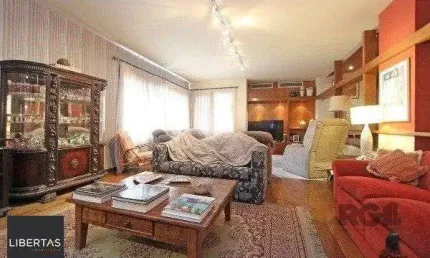 Vende-se amplo apartamento 3 dorm c/ suíte, 2 vagas cobertas, dependência comple