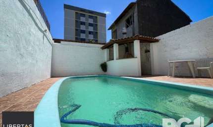 Casa com 3 quartos à venda na Rua Enfermeiro Ventura, 262, Vila Nova, Porto Alegre