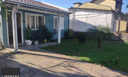 Casa com 250m²,  2 quartos, 1 suite, edícula, no bairro Nonoai