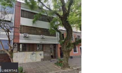 Cobertura no bairro Farroupilha / Bom Fim de 4 dormitórios com pátio