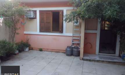 Casa 02 dormitórios com 02 vagas, no bairro Hípica, em Porto Alegre RS.