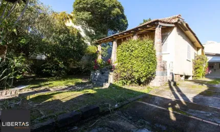 Casa de alvenaria com 104,37m² 3 dormitórios sendo 1 suíte, 2 vagas cobertas