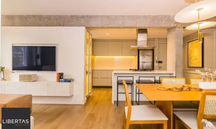 Apartamento com 2 quartos (1 suíte) e 2 vagas de garagem no bairro mont serrat.