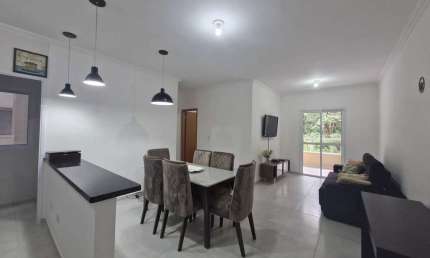 LINDO APARTAMENTO MUITO AMPLO LOCALIZACÃO PREVIGELIADA  PRAIA  DAS TONINHAS