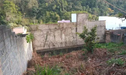 Terreno com 250m² | leve declive | excelente localização
