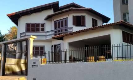 CASA/SOBRADO  COM 260  M²  NO BAIRRO CINQUENTINÁRIO.