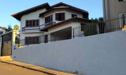 CASA/SOBRADO  COM 265  M²  NO BAIRRO CINQUENTINÁRIO.