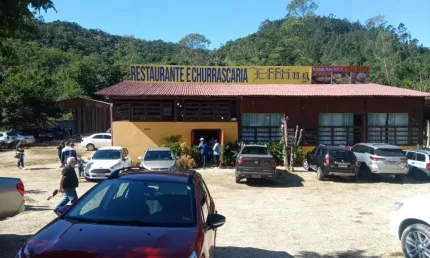 Galpão /churrascaria  com 300 ² e terreno com  3. 626, 04 m²