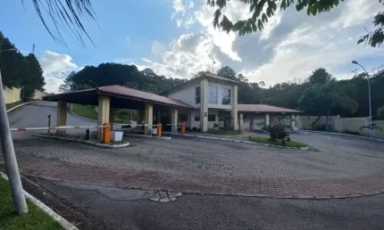 Terreno de esquina com 715,00 m², unifamiliar, viabilidade para até 3 pavimentos  localizado em cond