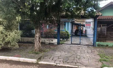 Casa de Madeira Localizada na Rua Jose do Patrocínio no Bairro Niterói Canoas