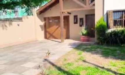 Casa Com 204,00m² 3 Dormitórios Bairro Nossa Senhora das Graças Canoas RS.