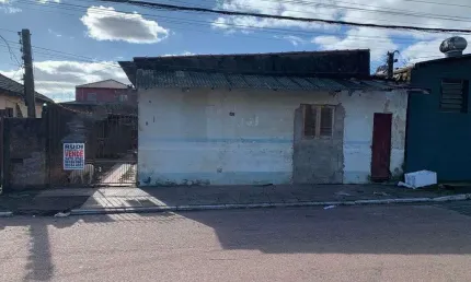 Terreno 8,00X40,00 Metros  Com 3 casas de alvenaria  Rua Hermes da Fonseca