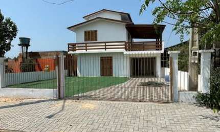 Sobrado com 203,00 m² 4 Dormitórios Av. Perimetral  Centro de Portão - RS.