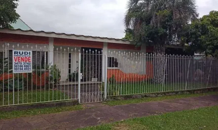 Casa Alvenaria com 4 Dormitorios Rua do Gerânios Bairro Igara Canoas RS.