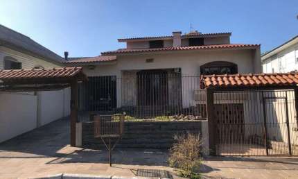 Sobrado á venda 4 quartos,  com 270,00 m², bairro Nossa Senhora das Graças