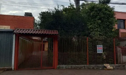 Casa Térrea de Alvenaria com 191,00 m² área construída Avenida Farroupilha