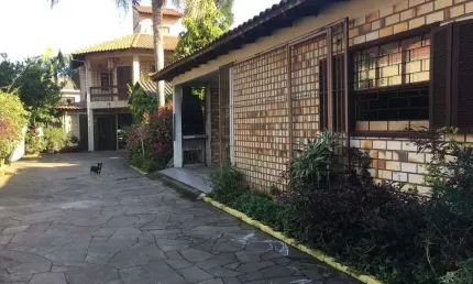 Sobrado á venda 2 Quartos, 220 m²   na rua Concordia Bairro Niterói - Canoas RS