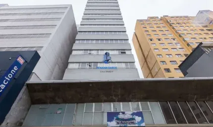 SALA COMERCIAL CENTRO DE CURITBA - OPORTUNIDADE RARA NO CORAÇÃO DE CURITIBA! SALA COMERCIAL AMPLA E ILUMINADA NA RUA JOSÉ LOUREIRO