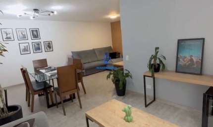 CONDOMÍNIO FEHCADO NO AGUA VERDE - Apartamento Alto Padrão mobiliado com 114 m² uteis bem distribuídos  e iluminados, conta com 3 quartos, sendo uma suíte, 1 vaga no bairro Agua Verde, por apenas R$94