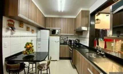 Vende-se lindo sobrado semi mobiliado de frente para rua  com 3 quartos sendo uma suíte  no bairro Alto Boqueirão, em Curitiba / PR
