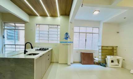 APARTAMENTO LOCALIZADO NO CENTRO - Amplo Apartamento 3 Quartos (1 Suíte) com Móveis Planejados e Vaga Coberta no Centro de Curitiba – Financiável com FGTS