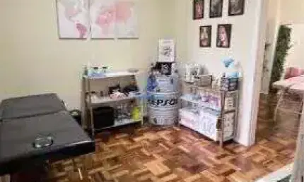 Edifico Afonso Camargo - Sala Comercial à Venda ou Locação – Centro de Curitiba – 3 Cômodos, Banheiro – R$ 120.000 locado por R$ 800/mês