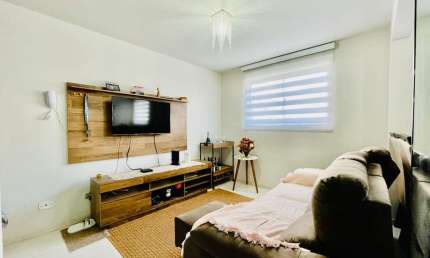 Apartamento no Capão Raso - Vende-se incrível apartamento semi mobiliado de 2 Dormitórios próximo ao Colégio Madre Cléia no bairro Capão Raso, Curitiba, Paraná
