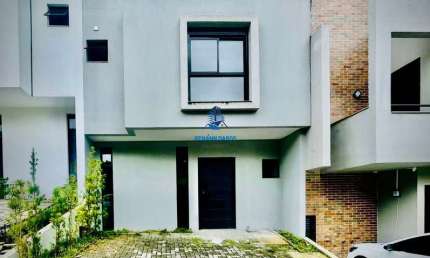 Sobrado em condomínio fechado em Santa Cândida - Sobrado Tríplex Novo com 4 Quartos, Suíte, Terraço Gourmet e 2 Vagas no Santa Cândida – Condomínio Fechado em Curitiba