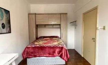 Apartamento próximo da praça Osório no bairro  Centro de Curitiba - Vende-se lindo  apartamento   de frente com a praça Osório amplo espaço  com  1 dormitório, sala, cozinha e banheiro no Centro de Cu