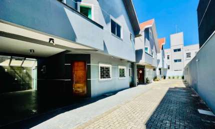 SOBRADO EM CONDOMÍNIO FEHCADO NO BAIRRO NOVO MUNDO - VENDE-SE LINDO SOBRADO SEME MOBILIADO COM  ÁTICO E  3 DORMITÓRIOS E UM SUITE NO BAIRRO NOVO MUNDO, CURITIBA, PARANÁ