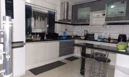 Sobrado Alto Padrão à Venda em Condomínio Fechado – Pinheirinho, Curitiba – 3 Quartos, Suíte, Área Gourmet, 140 m²