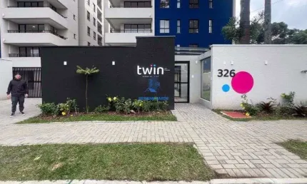 APARTAMENTO CONDOMINIO FECHADO NO PORTAO - APARTAMENTO COM SUÍTE, SACADA COM CHURRASQUEIRA E VAGA COBERTA – LOCALIZAÇÃO PRIVILEGIADA NO BAIRRO PORTÃO, CURITIBA
