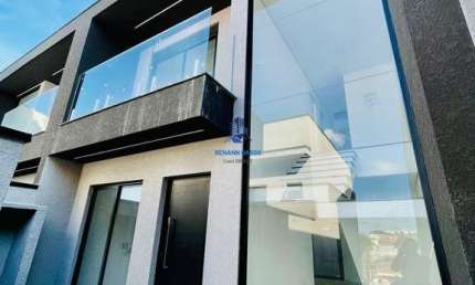 Sobrado Triplex Novo 3 Quartos, Suíte, 4 Vagas e Espaço Gourmet no Xaxim – Financiável e Aceita FGTS