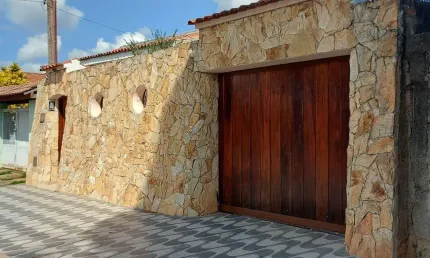 Casa com 3 quartos com armários, 2 banheiros, sala de estar, cozinha, para locação na alameda professor horácio ribeiro, jardim gonçalves, sorocaba/sp