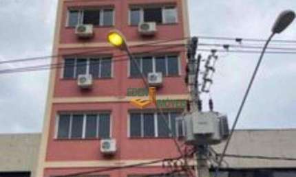 Sala Comercial com 45 metros quadrados, recepção, duas salas individuais, um banheiro e refeitório, à Venda na Rua São Bento, Centro, Sorocaba/SP
