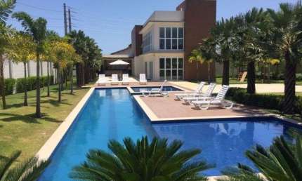 Casa em Condomínio com ampla área de lazer no Eusébio! Área de 111m2.