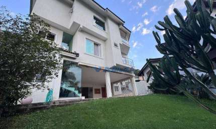 Sobrado com 4 dormitórios à venda, 300 m² por R$ 2.490.000 - Perová - Arujá/SP